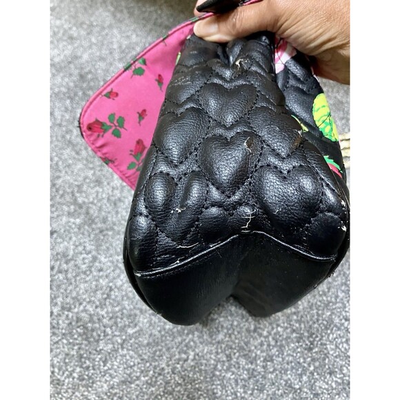 Betsey Johnson Shoulder Bag Roses Hearts Gold Chain Faux Leather Purse - Picture 3 of 7